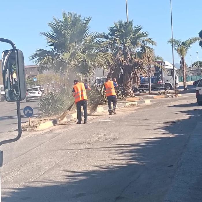 Favara, scatta il piano diserbo contro il degrado urbano: decisivo l'intervento dei lavoratori dell'Esa