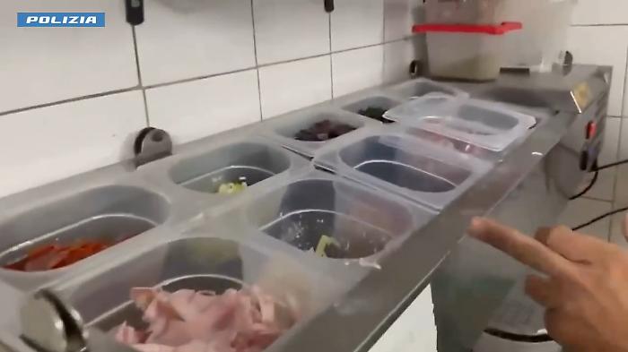 Ristorante e pizzeria multati per 35mila euro, cibi scaduti, quattro lavoratori in nero e sequestro del dehors