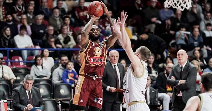 Blackout Olimpia nella bolgia di Mestre: Venezia domina e firma il 2-1