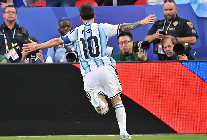 Messi Infinito: tripletta all'Algeria, lacrime e la storia riscritta in una notte 
