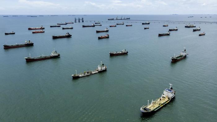 Vance: &laquo;Nella notte transitati 12,5 milioni di barili nello Stretto di Hormuz&raquo;