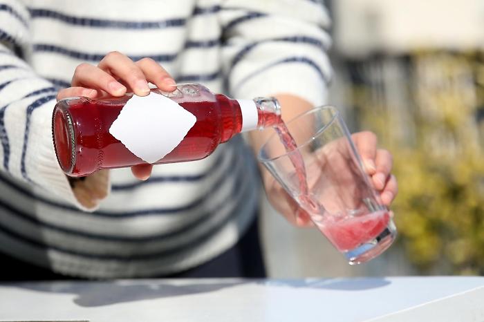 Buona, versatile e "cool": il grande riscatto della birra senza alcol che ha conquistato la generazione Z