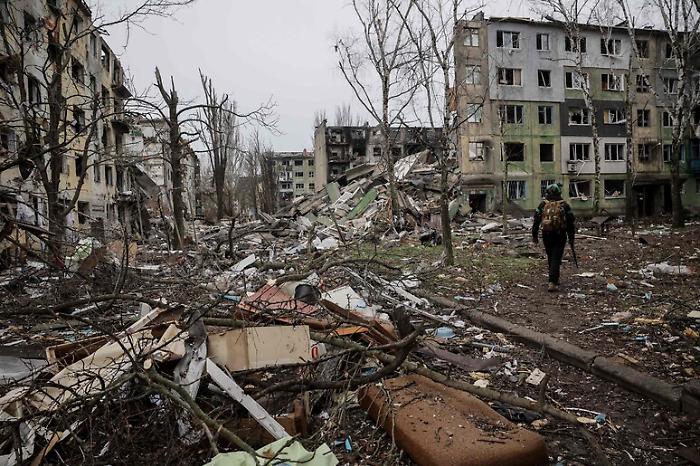 Massiccio attacco di Kiev su Mosca, colpita un'altra raffineria 