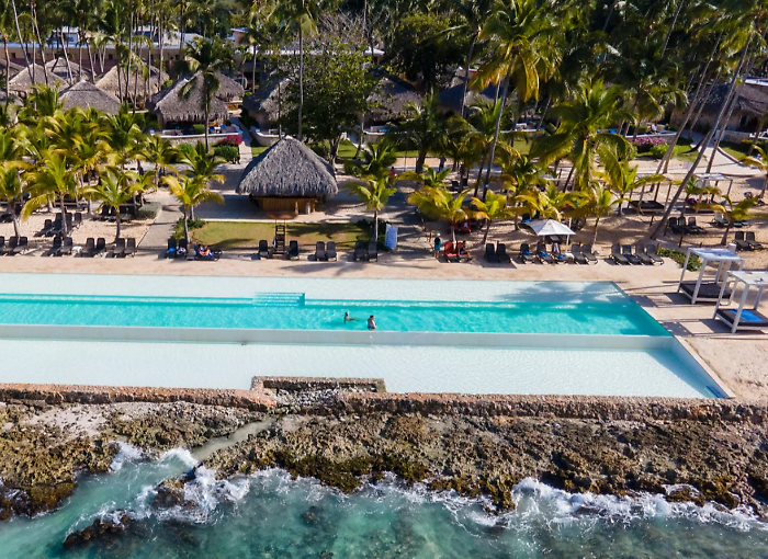 Incendio al Bravo Viva Dominicus Beach: evacuati 285 italiani