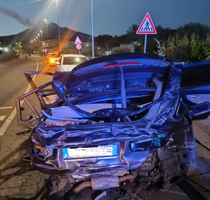 Violento scontro tra due auto lungo la circonvallazione di Belpasso: sei feriti e strada chiusa per ore