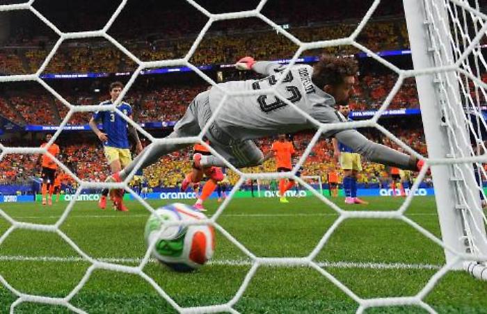L'onda oranje travolge la Svezia:  doppiette di Brobbey e Gakpo e rete di Summerville consegnano il primo posto e pass per i sedicesimi