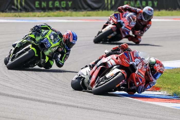 Marquez torna a vincere a Brno: Ducati si riavvicina al vertice, Bezzecchi si scusa dopo la squalifica