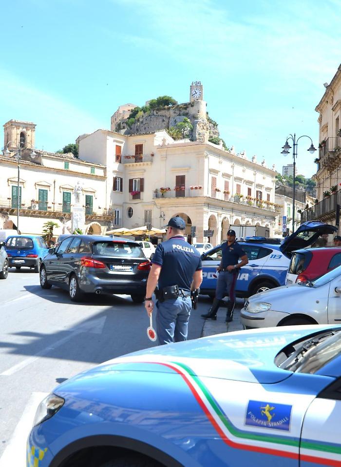 Veicoli a due ruote e monopattini elettrici, giro di vite a Modica