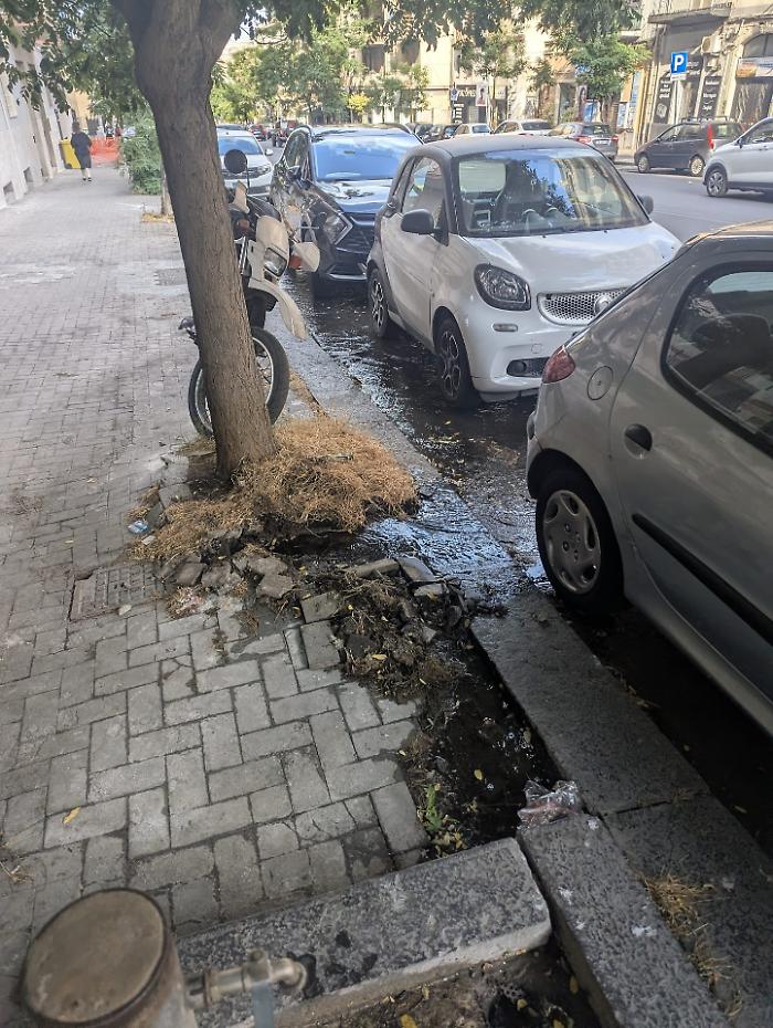 Perdita d'acqua al viale Mario Rapisardi