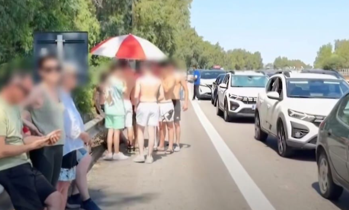 A19, code chilometriche e ombrelloni in autostrada: odissea verso il mare