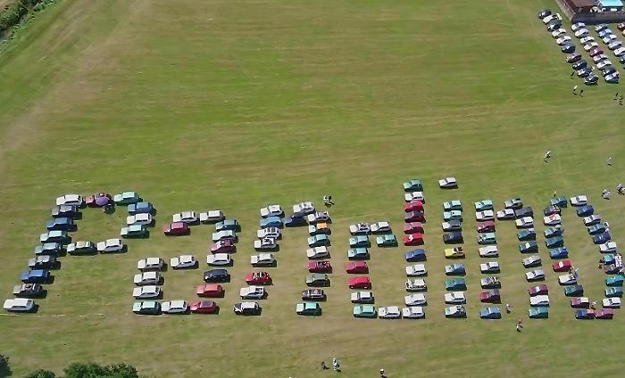 Pandino si conferma capitale mondiale della Panda: 1.219 auto, festa e omaggio a Erica Zaneboni