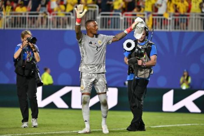 Quindici parate, record in una partita dei Mondiali supplementari esclusi, ha impedito all&rsquo;Ecuador di segnare e ha regalato alla sua nazionale il primo incredibile punto della storia