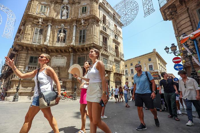 Caldo,  bollino rosso in 16 citt&agrave; mercoled&igrave;: Catania, Messina e Palermo ancora in pre-allerta