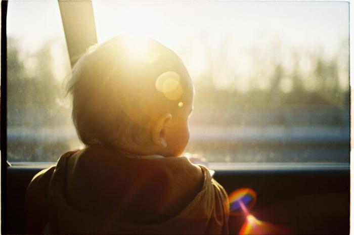 Due bambini di 2 e&nbsp;4anni trovati morti nell&rsquo;auto di famiglia in Francia: la causa sarebbe il caldo