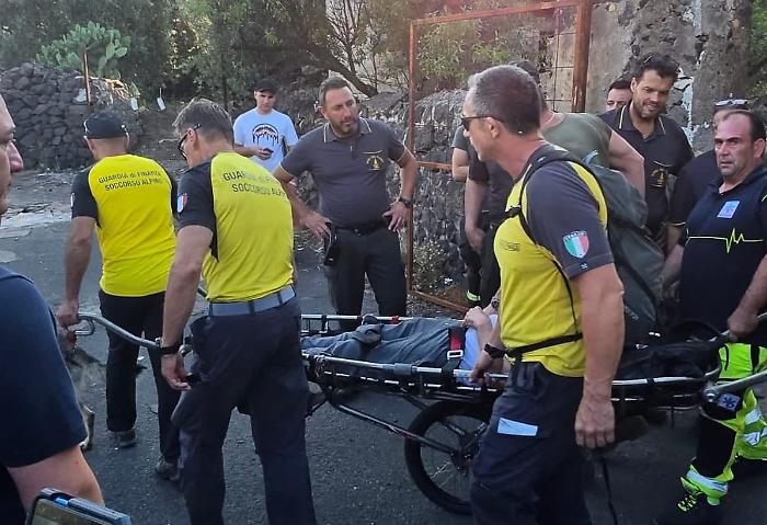 Agita il bastone verso il drone: cos&igrave; si &egrave; salvato l'anziano smarrito sull'Etna 