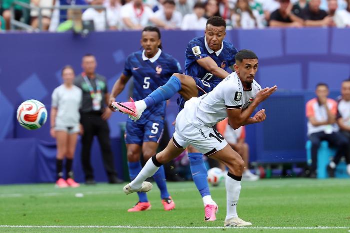 Doppio Mbapp&egrave; e Dembele: i fulmini della Francia si abbattono sull'Iraq dopo lo stop per maltempo