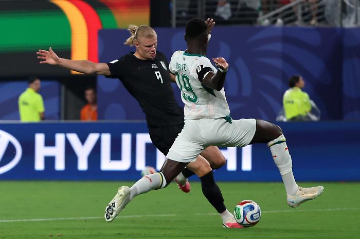 Norvegia-Senegal 3-2: la doppietta di Haaland e il gol di Pedersen regalano il passaggio del turno agli scandinavi 