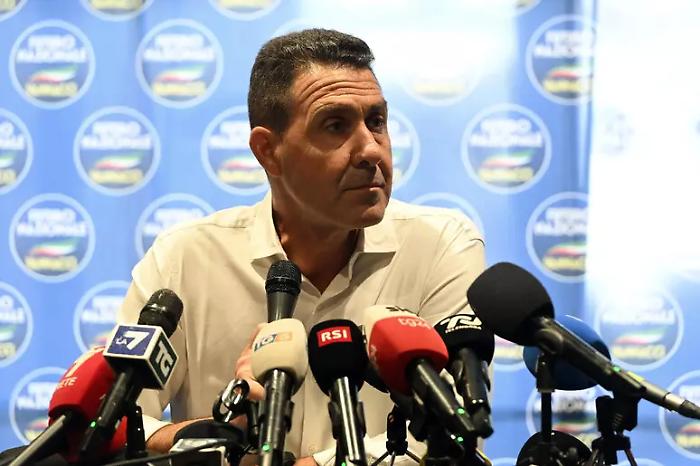 Vannacci accoglie Alemanno si "offre" a Meloni: "La premier ha sicuramente il mio numero di telefono"