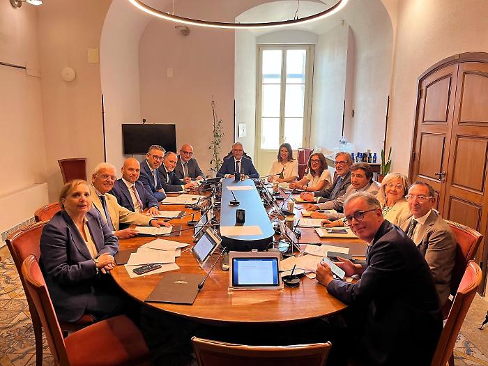 L' Ars d&agrave; il via libera alla riforma della dirigenza: 156 concorsi e addio alla terza fascia