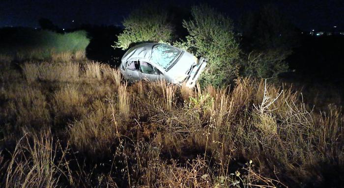 Vittoria, si ribaltano con l'auto e scappano dopo averla lasciata in una zona pericolosa