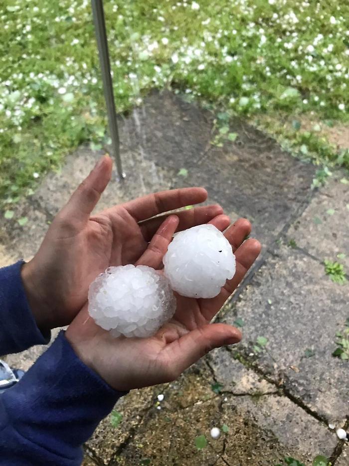Chicchi come sassi e strade imbiancate: la tempesta che ha paralizzato Roma 