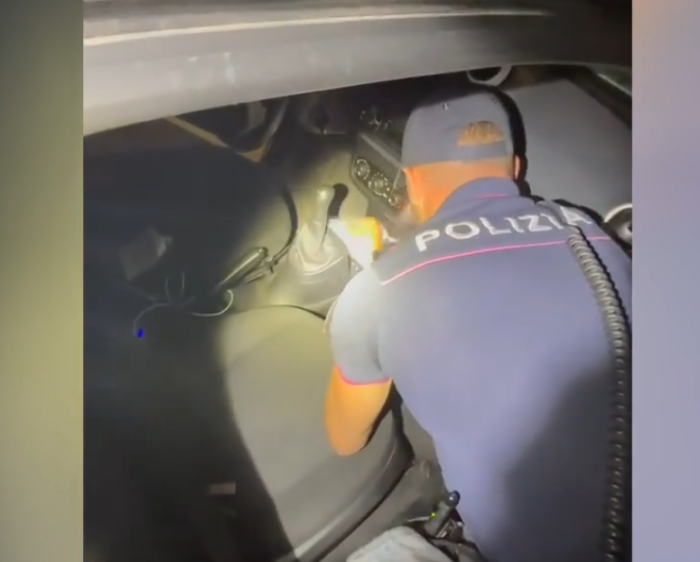 Viale Libert&agrave;, la polizia arresta un pusher "in trasferta": auto carica di dosi