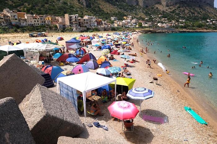 A Sferracavallo il mare &egrave; sporco,  temporaneo divieto di balneazione