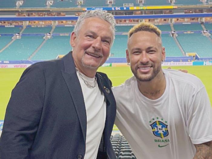 Neymar Jr, selfie con Baggio: &laquo;Leggenda&raquo;. Arrivano pure gli applausi di Hamilton