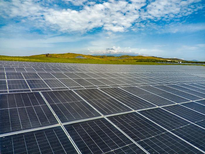 Svolta verde in Sicilia: inaugurato il pi&ugrave; grande impianto fotovoltaico operativo in Italia 