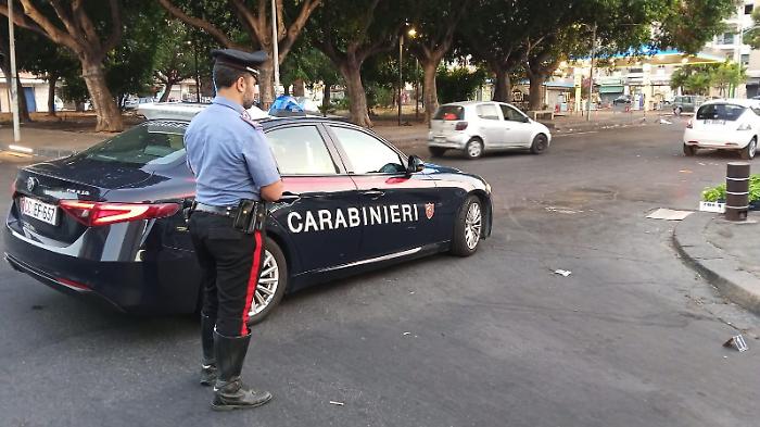Notte di spari a Catania: giovane ferito in piazza Risorgimento, raffiche in strada a Librino