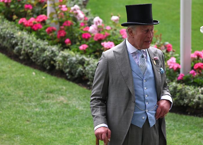 Re Carlo "sfratta" se stesso: Buckingham Palace non &egrave; pi&ugrave; (dopo quasi due secoli) la casa del sovrano 