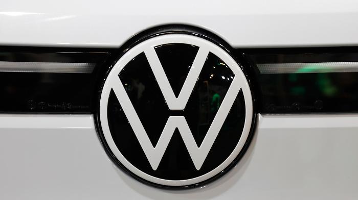 Scure sull'occupazione: Volkswagen prepara tagli fino a 100.000 posti e la chiusura di quattro stabilimenti