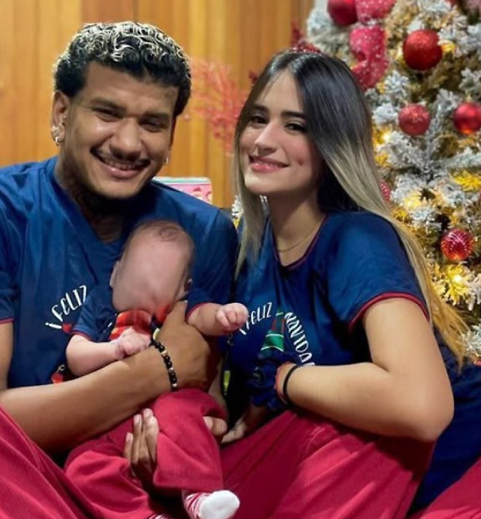 Muore nelle macerie, ma fa da scudo alla figlia e la salva. La storia commovente della moglie del calciatore venezuelano