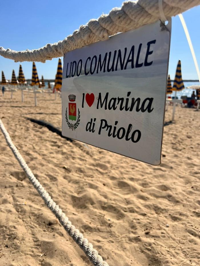 Priolo Gargallo, servizi di guardiania imposti su lidi e parcheggi: cinque indagati per estorsione, armi e spaccio