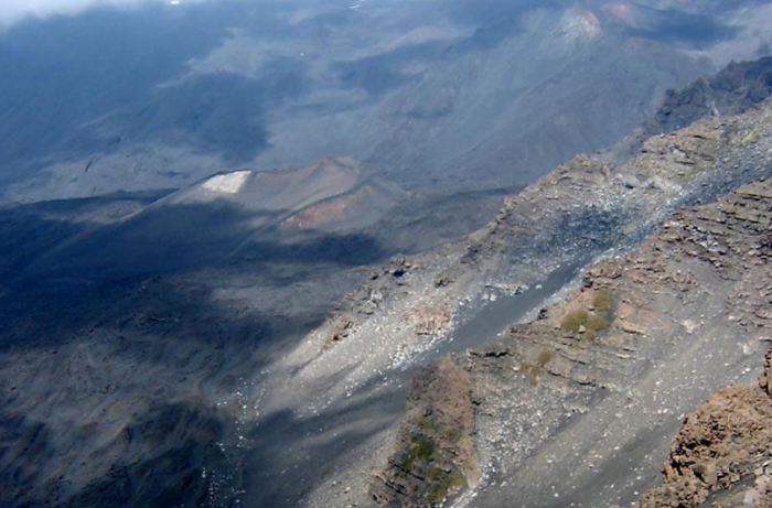 L'Etna si risveglia, colata lavica nell'alta Valle del Leone. Attivit&agrave; stromboliana alla Voragine