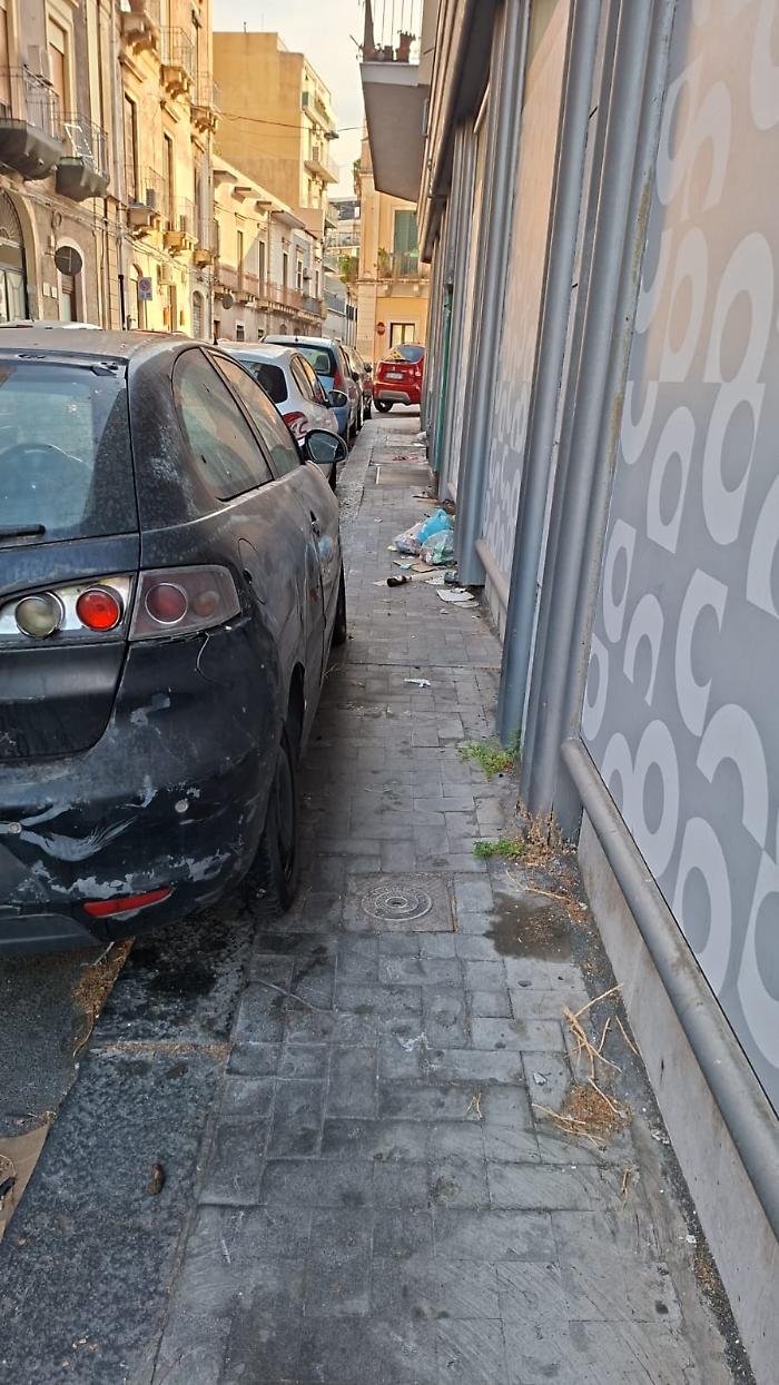 Piazza Jolanda, all'angolo con Via Gargano