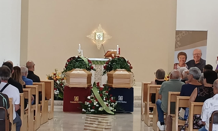 Ragusa ha dato l'ultimo saluto ai coniugi Poidomani morti nello stesso incidente stradale