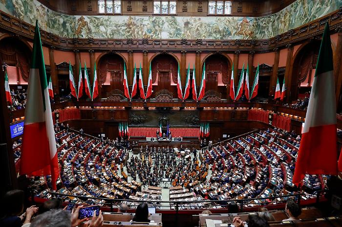 Elezioni anticipate s&igrave;, ma dopo aver salvato il vitalizio: i calcoli segreti dei parlamentari neoeletti