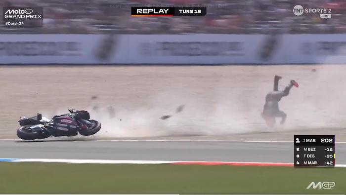 Brividi ad Assen: il video dello spaventoso volo di Bezzecchi a 190 km/h