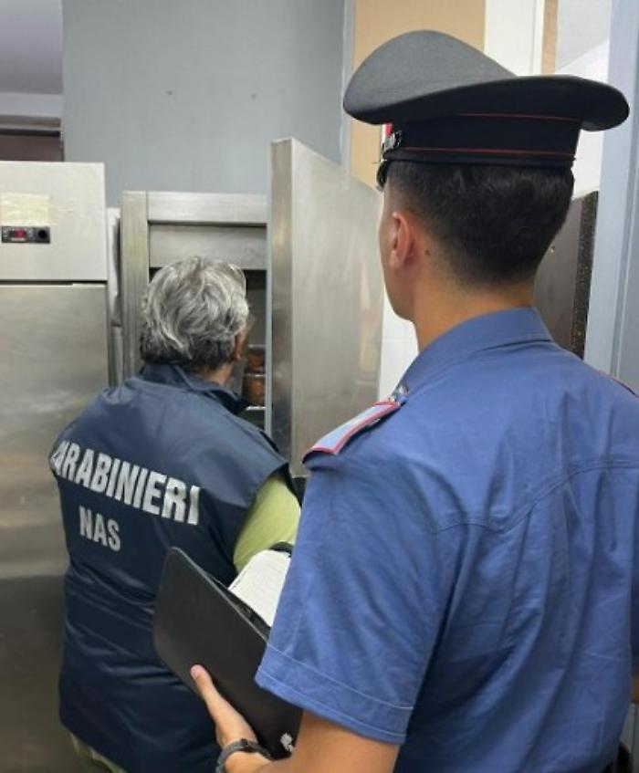 Cucine da incubo a Bronte, scatta il blitz dei Carabinieri e del Nas 