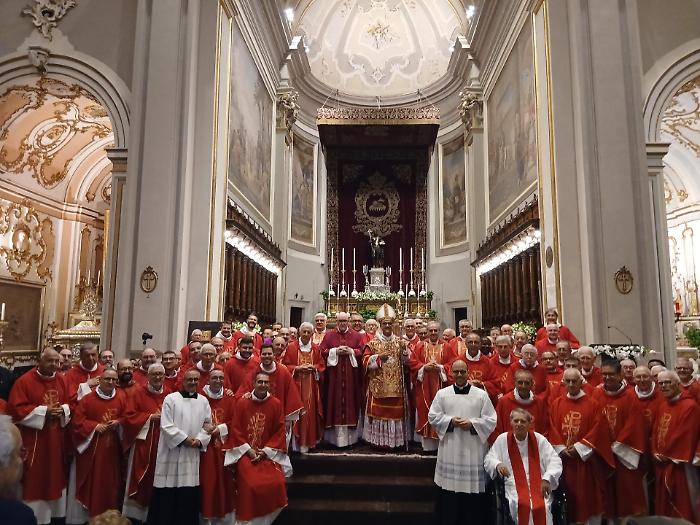 Ragusa accoglie un nuovo sacerdote: don Gianni Corallo ordinato presbitero in cattedrale