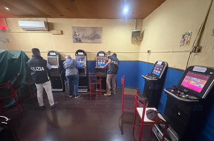 Finto circolo, vero casin&ograve;: stangata da 700mila euro a Catania, staccata la&nbsp;spina a 14 slot in un club privato