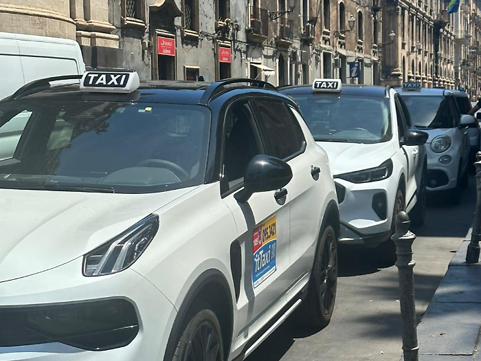Taxi a Catania, il nuovo servizio notturno bloccato da un link web scaduto