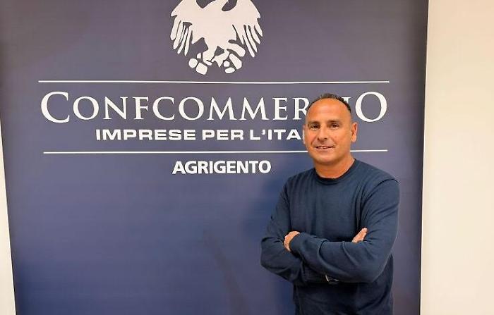 Licata, piazza Attilio Regolo nel caos: "Stagione estiva a rischio per decisioni unilaterali"