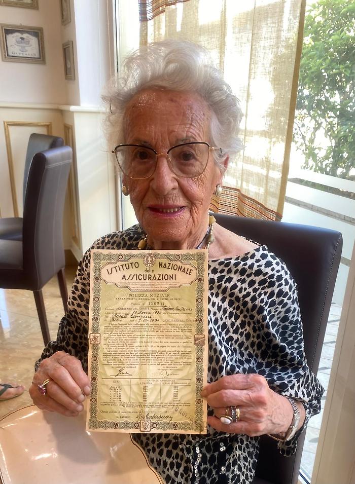 Polizza ritrovata dopo (quasi) un secolo: il tesoro ritrovato da una siciliana di 91 anni, figlia di un uomo ucciso dai fascisti
