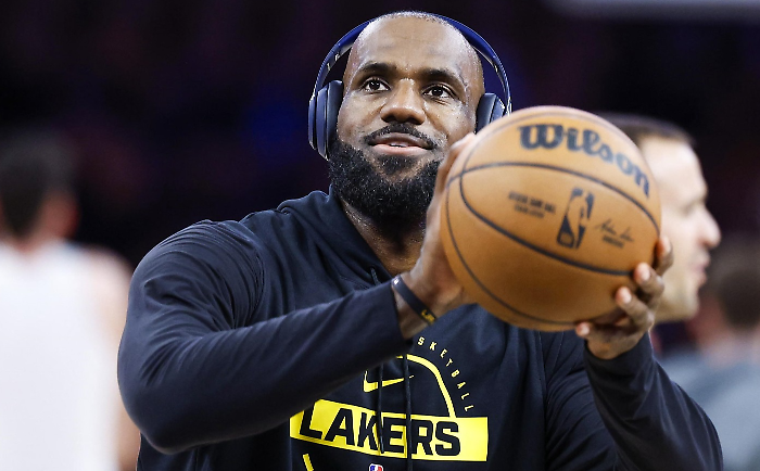 Lebron James lascia i Los Angeles Lakers ma resta in Nba