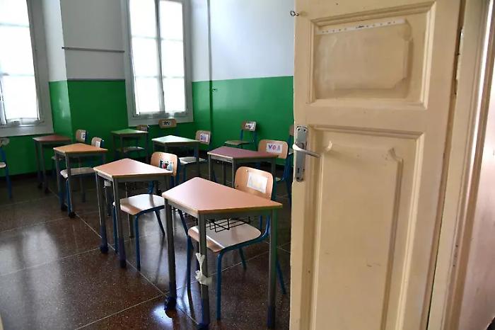 Aumenti medi di 137 euro mensili per la scuola: il contratto nazionale 2025-27 operativo