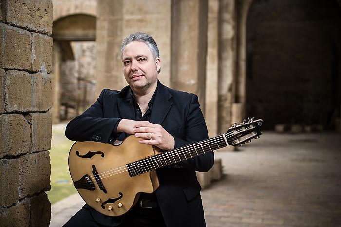 Francesco Buzzurro a Catania con "One Man Band: un'orchestra a sei corde"