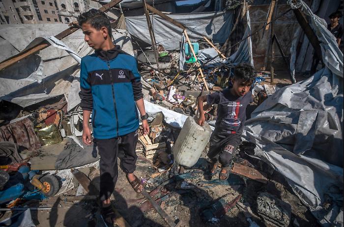Gaza, 1.000 giorni di guerra e 21mila bambini uccisi.  Save the Children: &laquo;Una generazione distrutta&raquo;