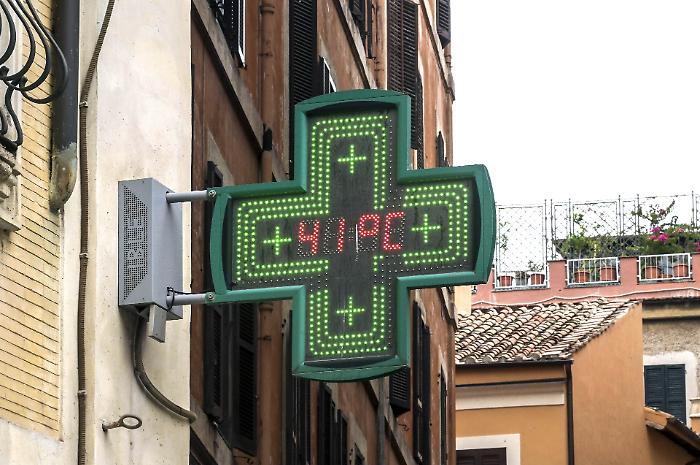Ventilatori e condizionatori scontati da Lidl scatenano un putiferio: file notturne, risse e intervento della polizia